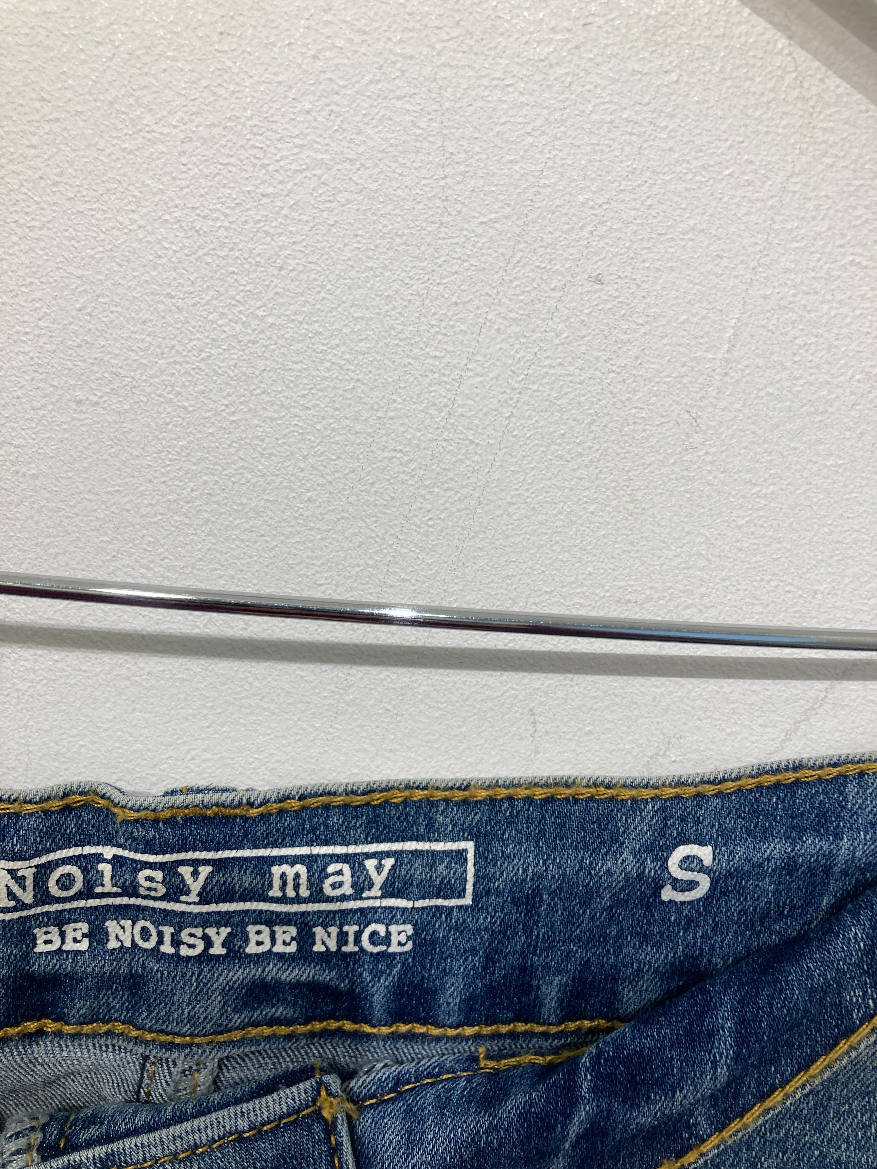 Noisy May Nederdel